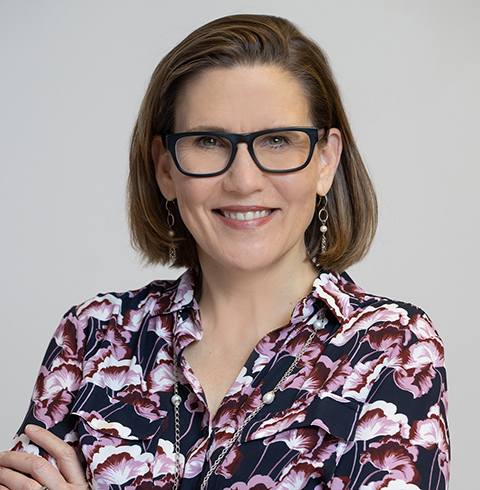 A headshot of Teri Guarnaccia.