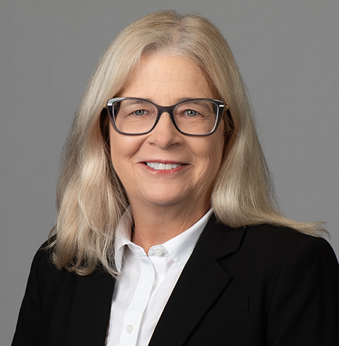 A headshot of Tracy Plott.